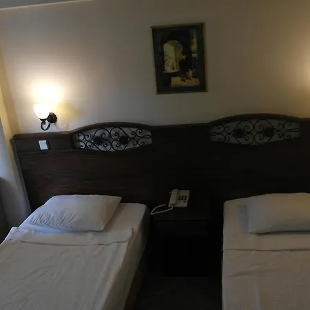 Ruby Rose Apartment *