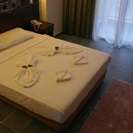 Ruby Rose Marmaris