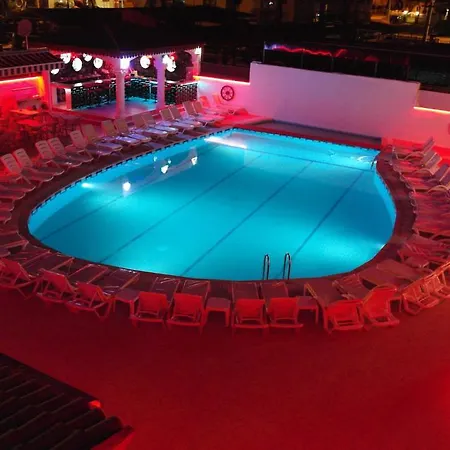 Ruby Rose Marmaris